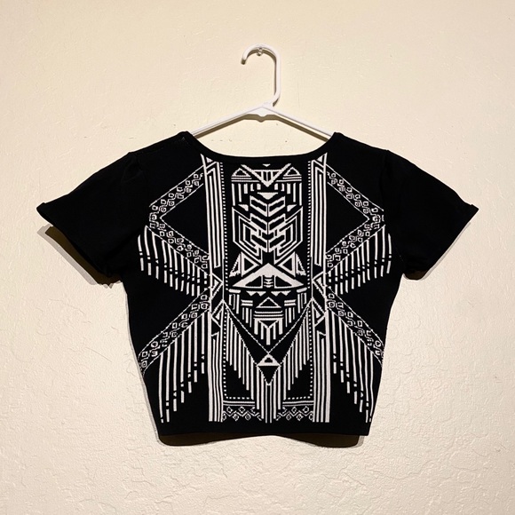 Black and White Tribal Pattern Ribbed Crop Top - Picture 3 of 3
